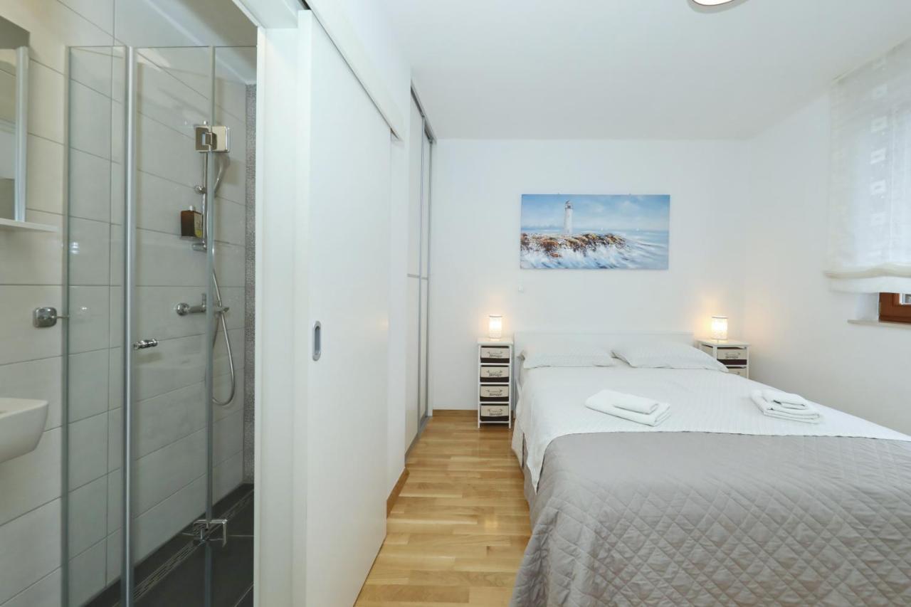 Apartment And Room Mare Zadar Buitenkant foto